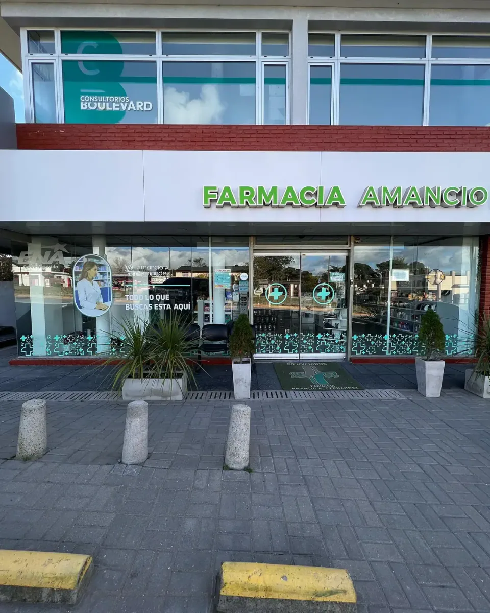 Farmacia Amancio Fernández: vidriera — foto 4