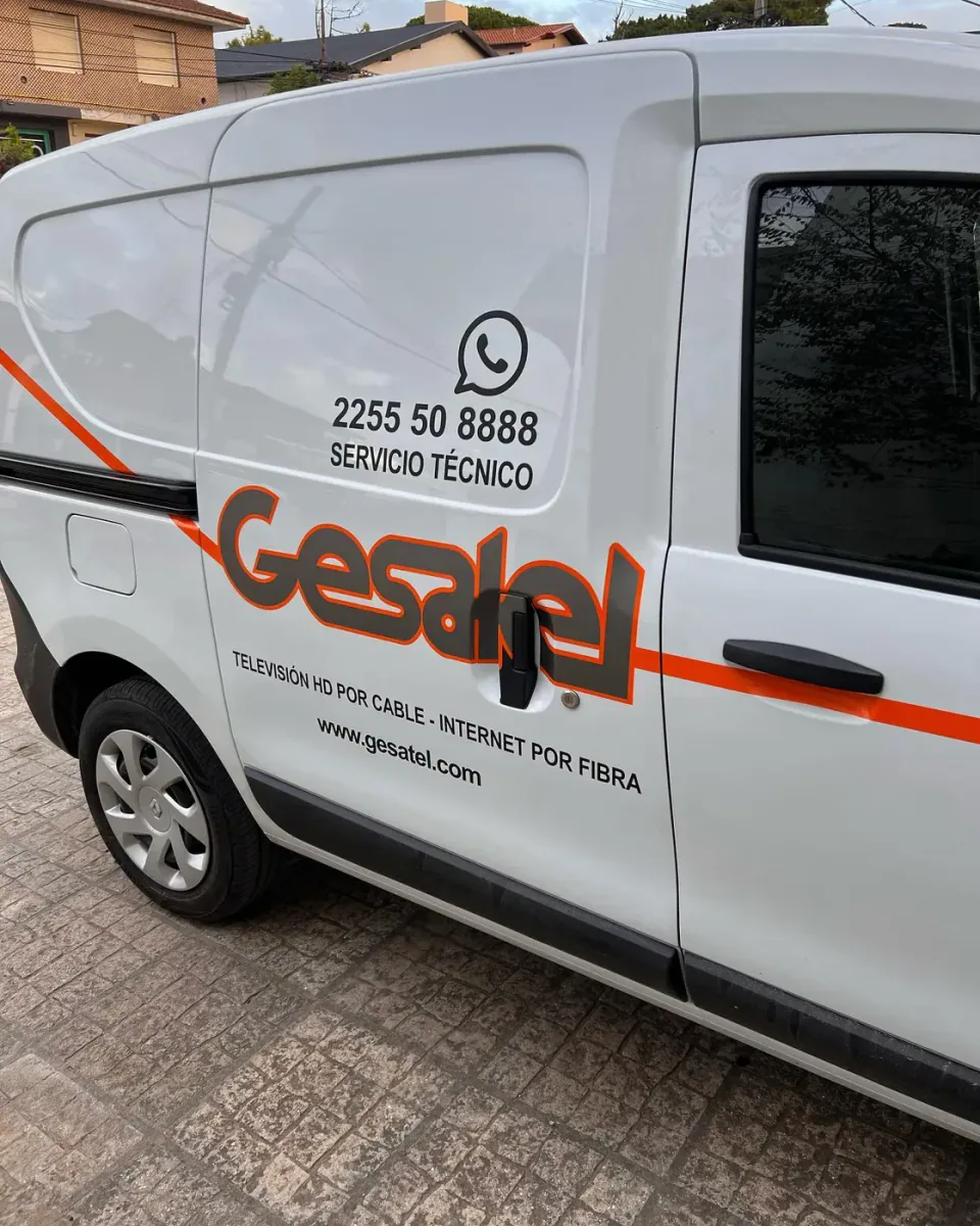 Gesatel: diseño y ploteo con vinilo de corte — foto 4