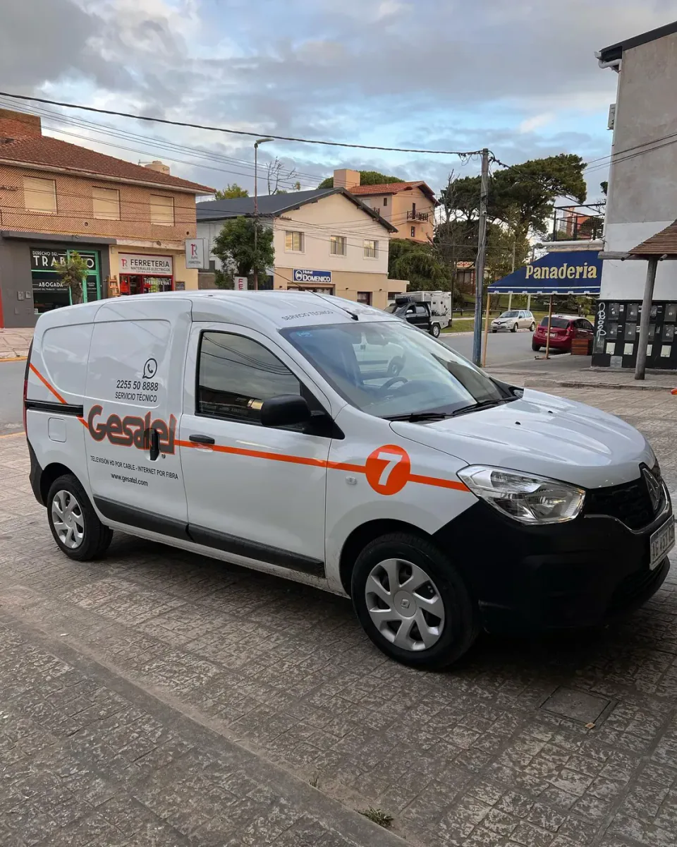 Gesatel: diseño y ploteo con vinilo de corte — foto 2