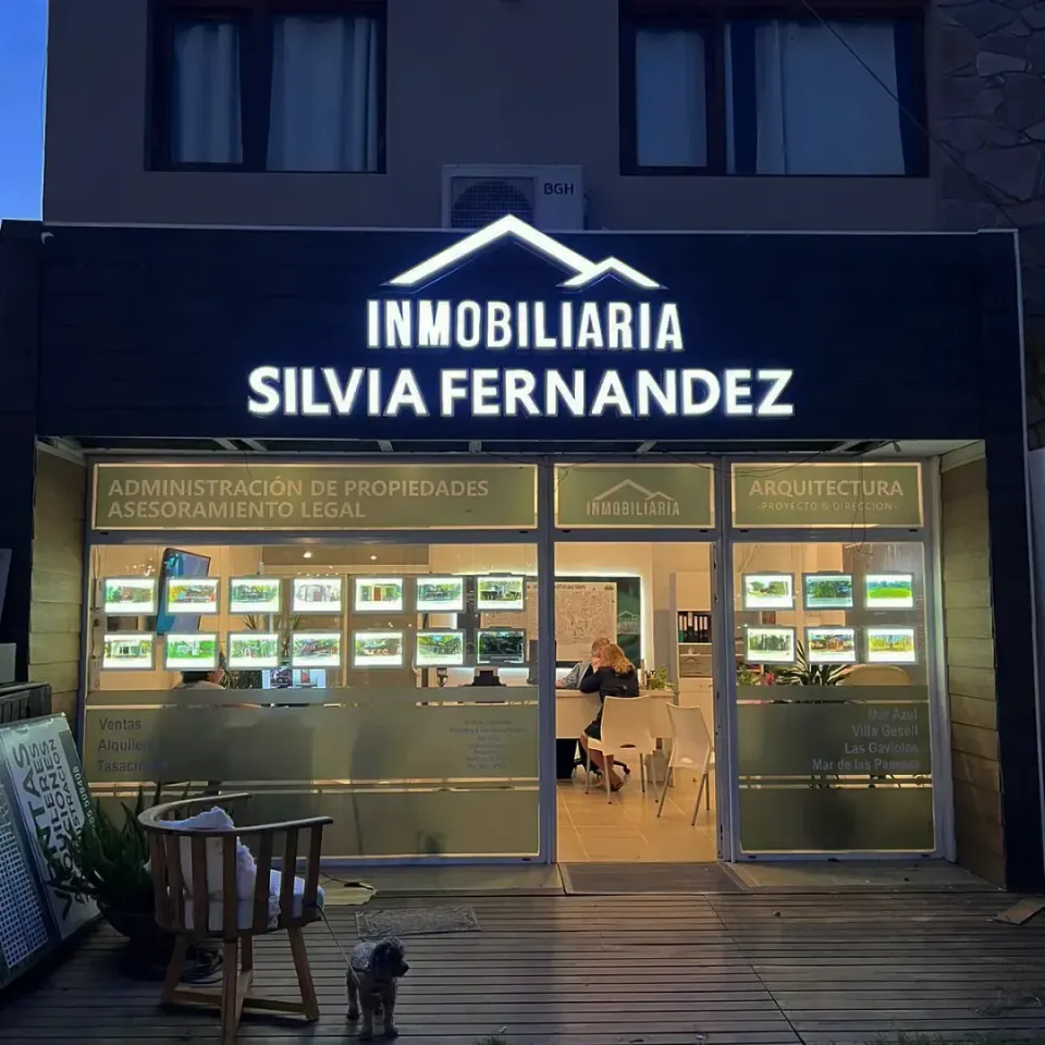 Inmobiliaria Silvia Fernández: carteles luminosos