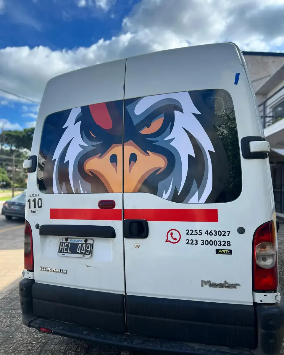 Del logo a las camionetas