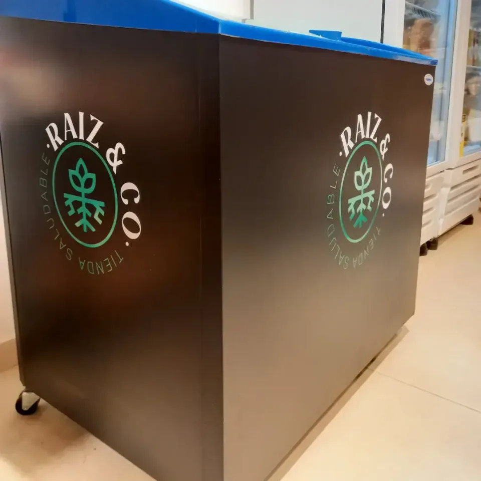 Raíz & Co: tarjetas y ploteo de freezer — foto 3