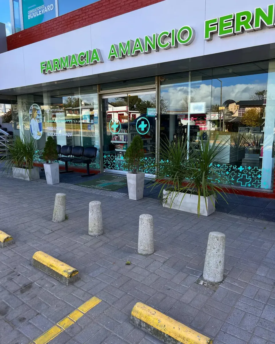 Farmacia Amancio Fernández: vidriera