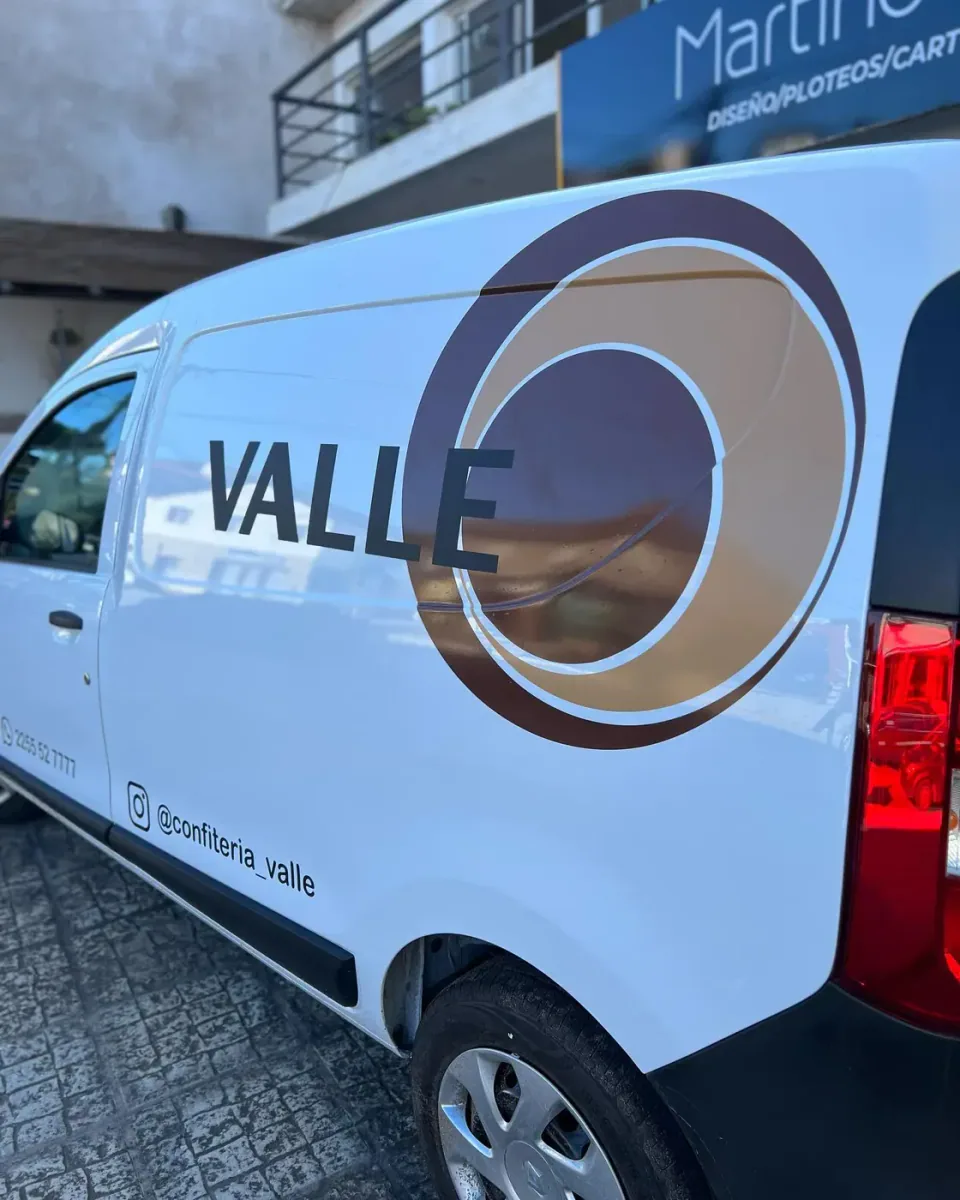 Valle: ploteo con vinilo de corte