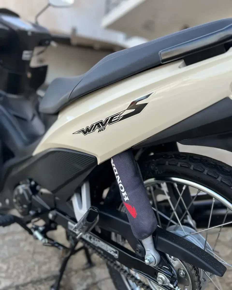 Honda Wave forrada en beige — foto 3