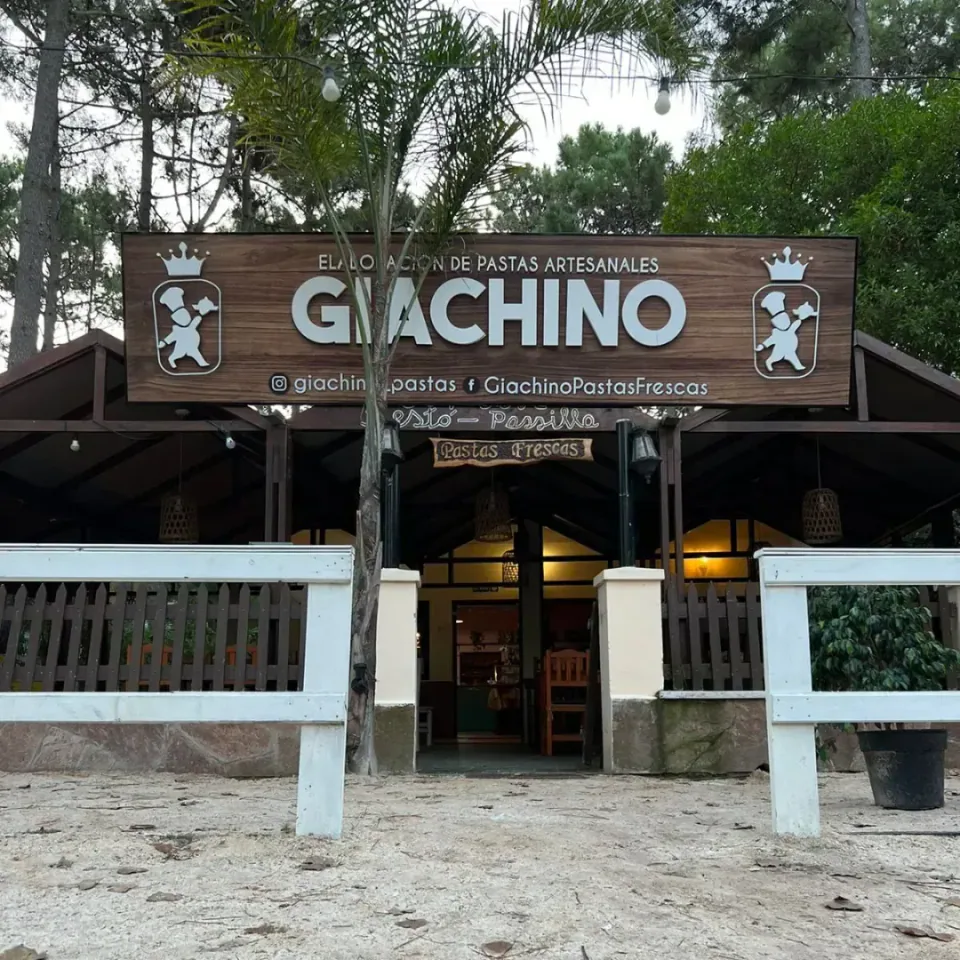 Giachino Pastas: lona front y corpóreas — foto 3