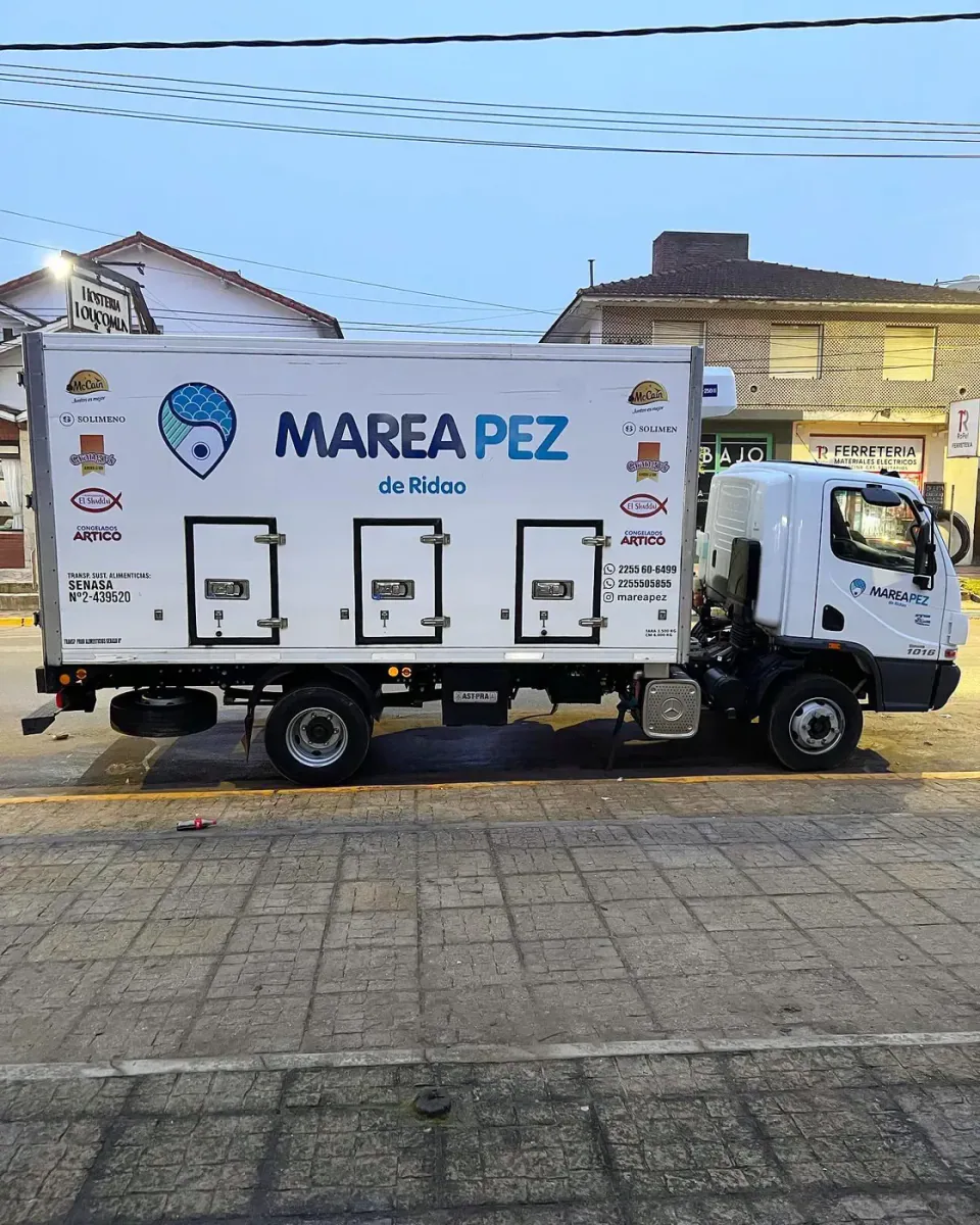 Marea Pez: rotulación de camión térmico