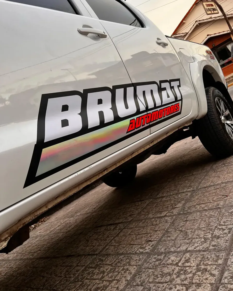 Brumat Automotores: logo y ploteo
