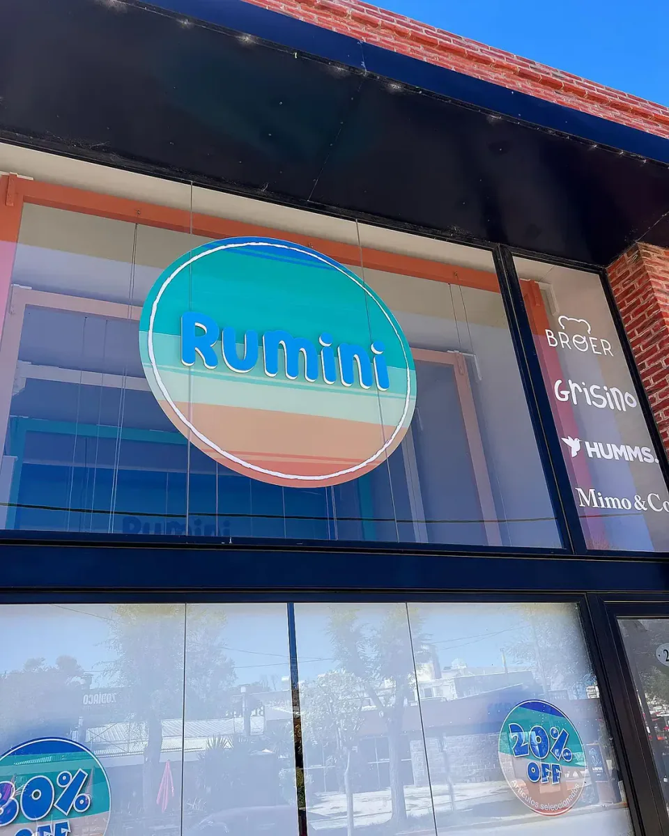 Rumini: vinilo cristal, acrílico y polyfan — foto 4
