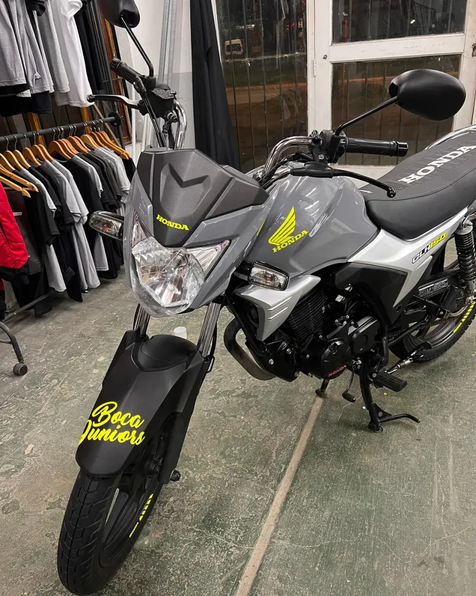 Full wrap gris nardo con calcos amarillo flúor — foto 2