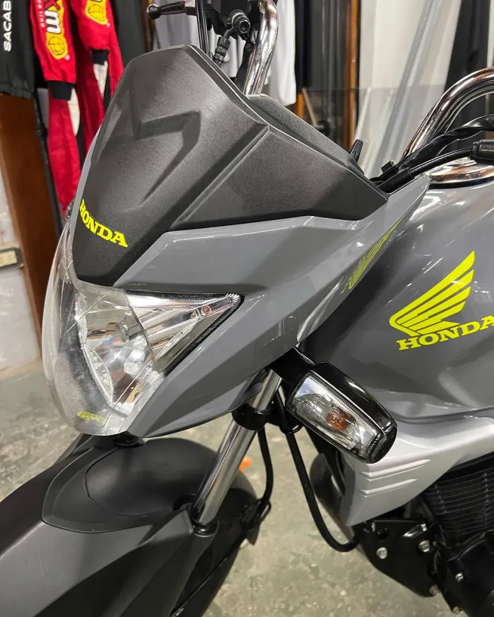 Full wrap gris nardo con calcos amarillo flúor — foto 4