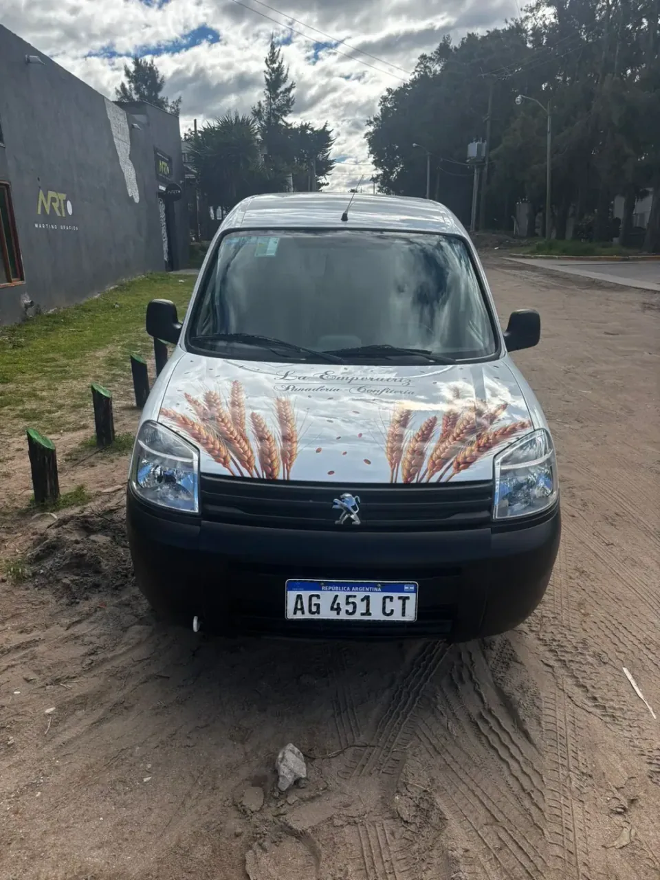 Rotulación de un utilitario para una panadería — foto 3