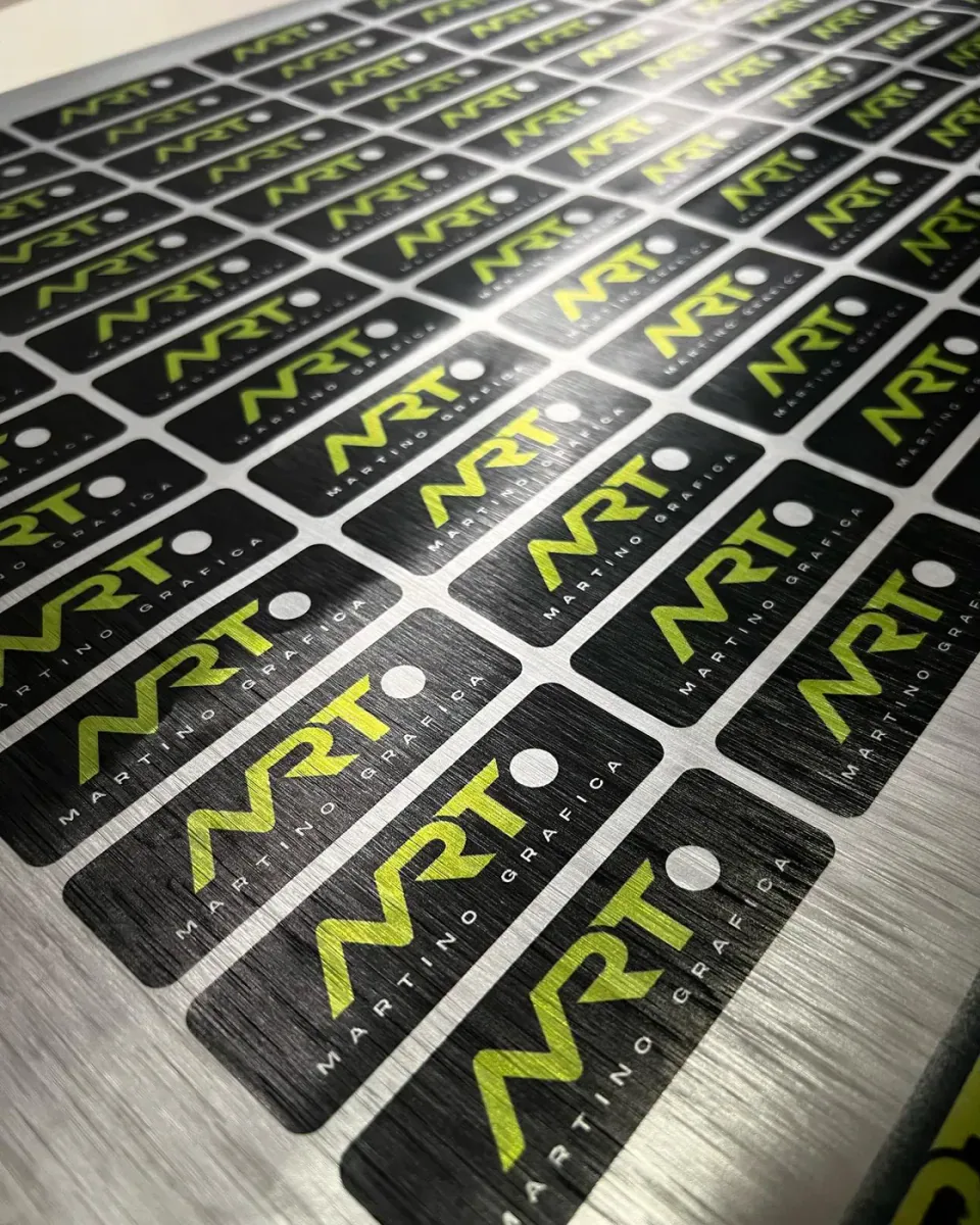 Calcos impresas en vinilo cepillado