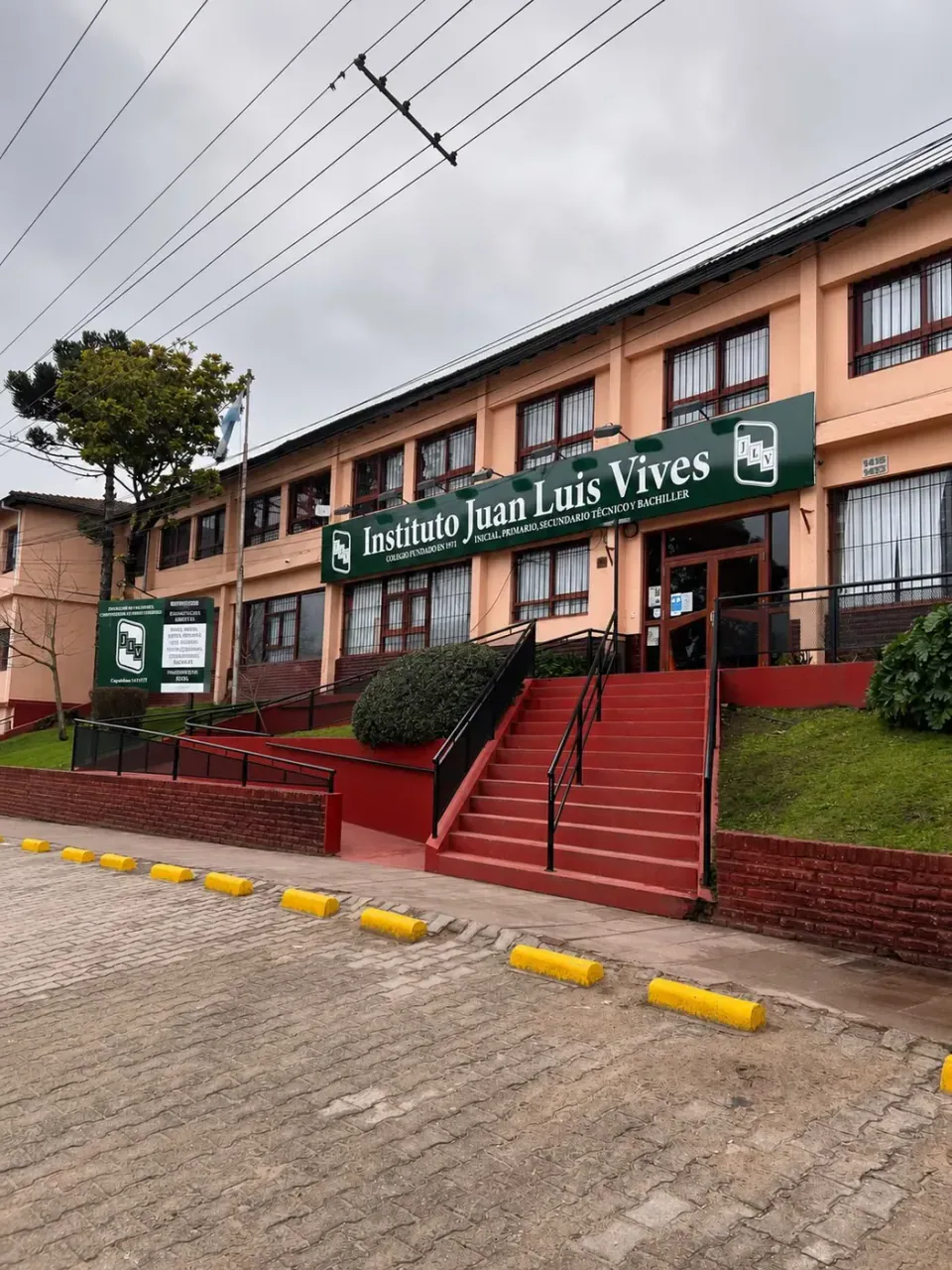 Carteles de lona front para el Instituto Vives