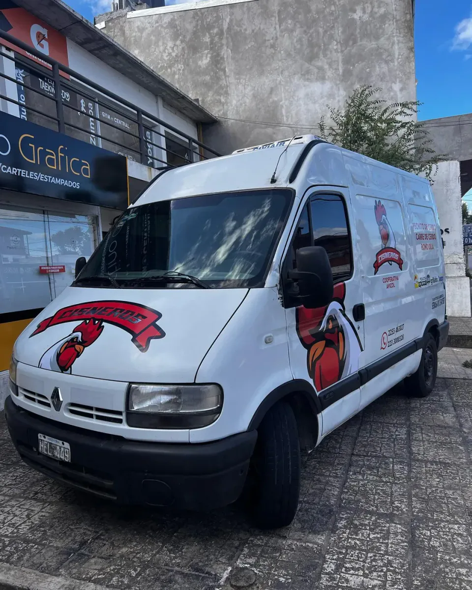 Del logo a las camionetas — foto 2