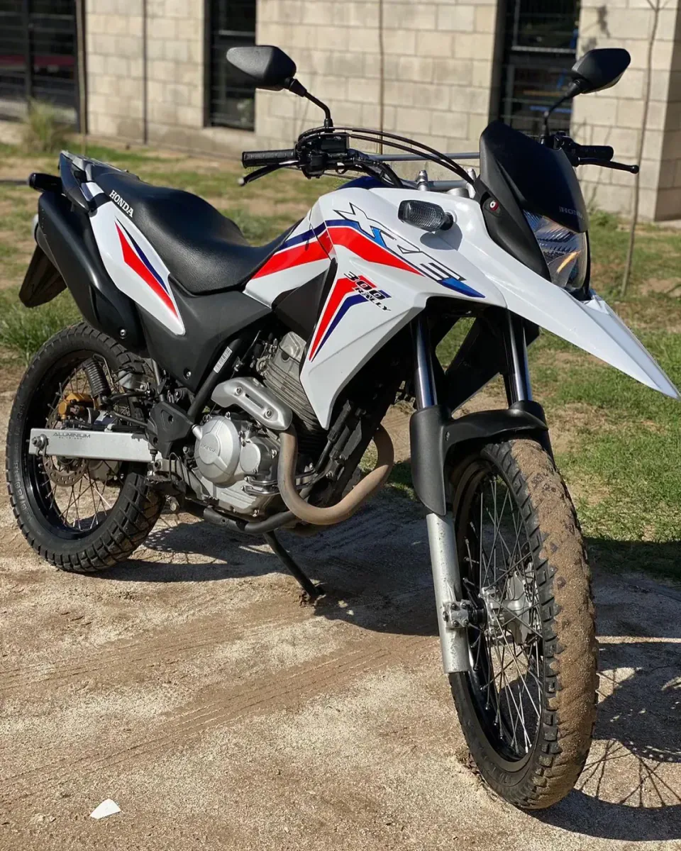Cambio de color: blanco con rojo y azul