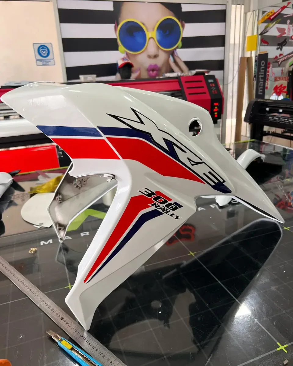 Cambio de color: blanco con rojo y azul — foto 6