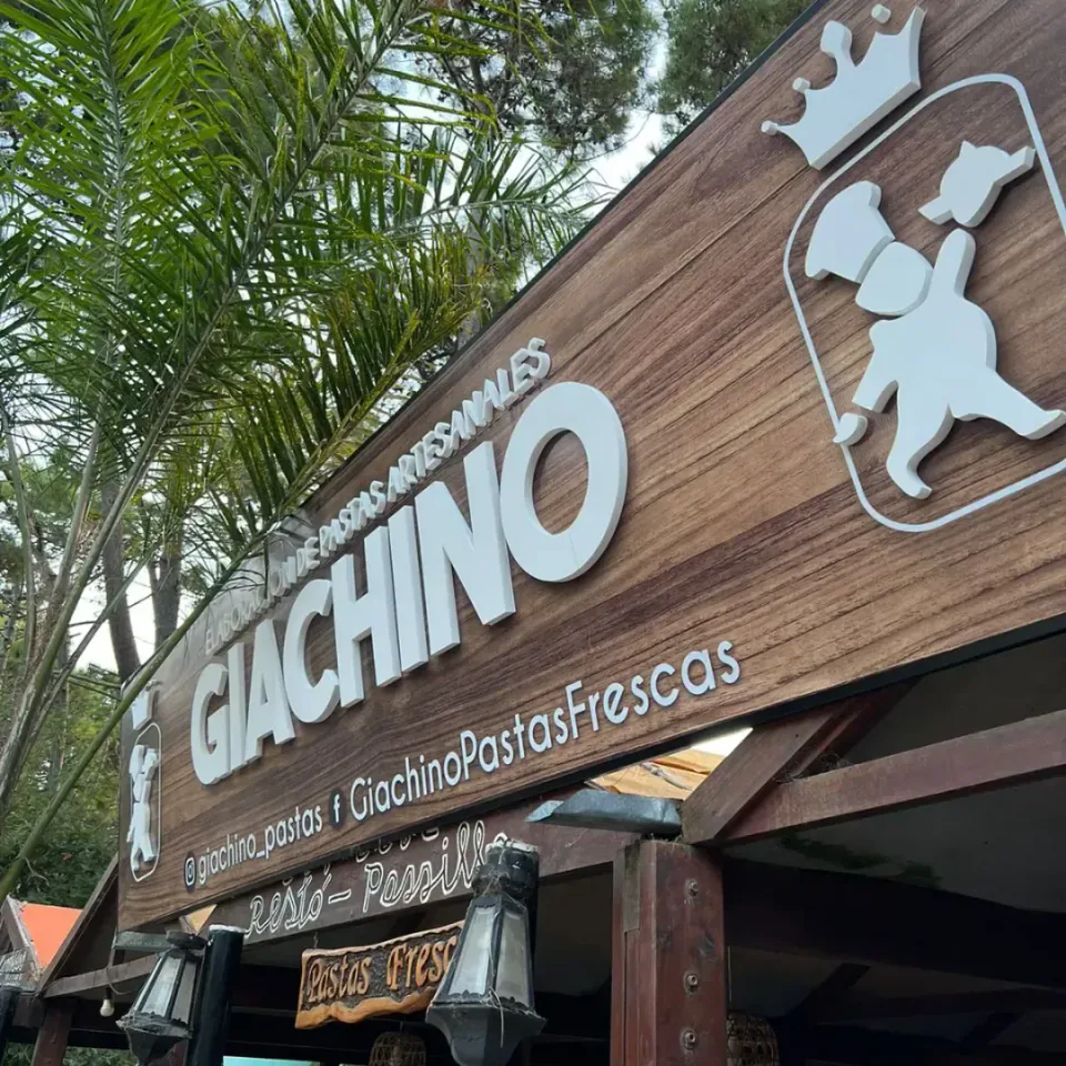 Giachino Pastas: lona front y corpóreas — foto 4