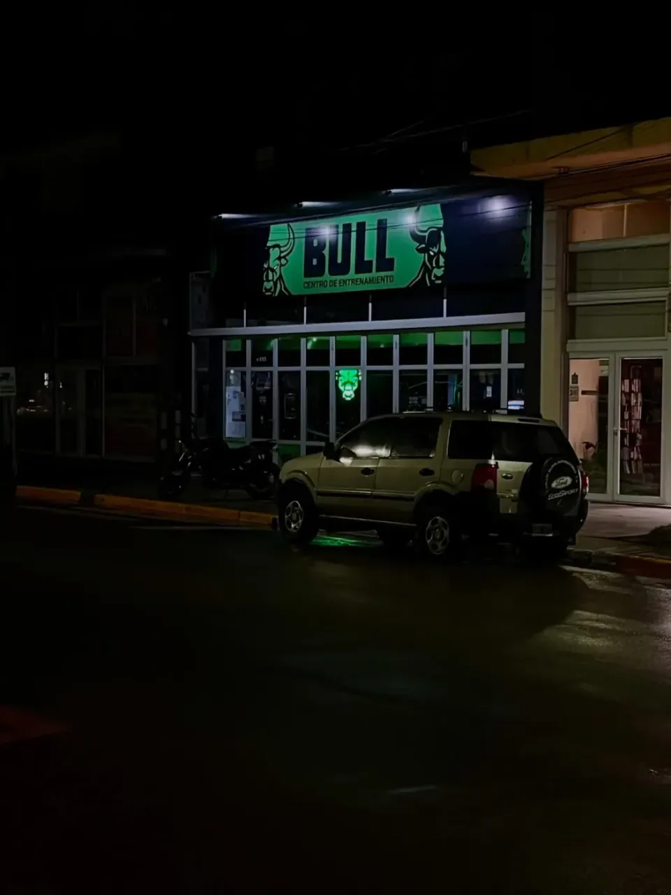 Cartel luminoso de acrílico líquido para Bull — foto 4