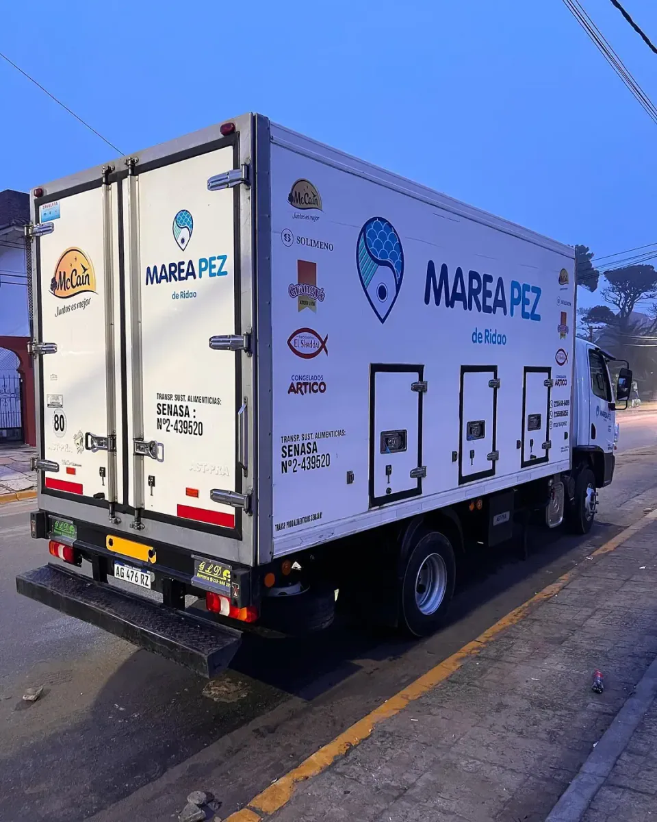 Marea Pez: rotulación de camión térmico — foto 5