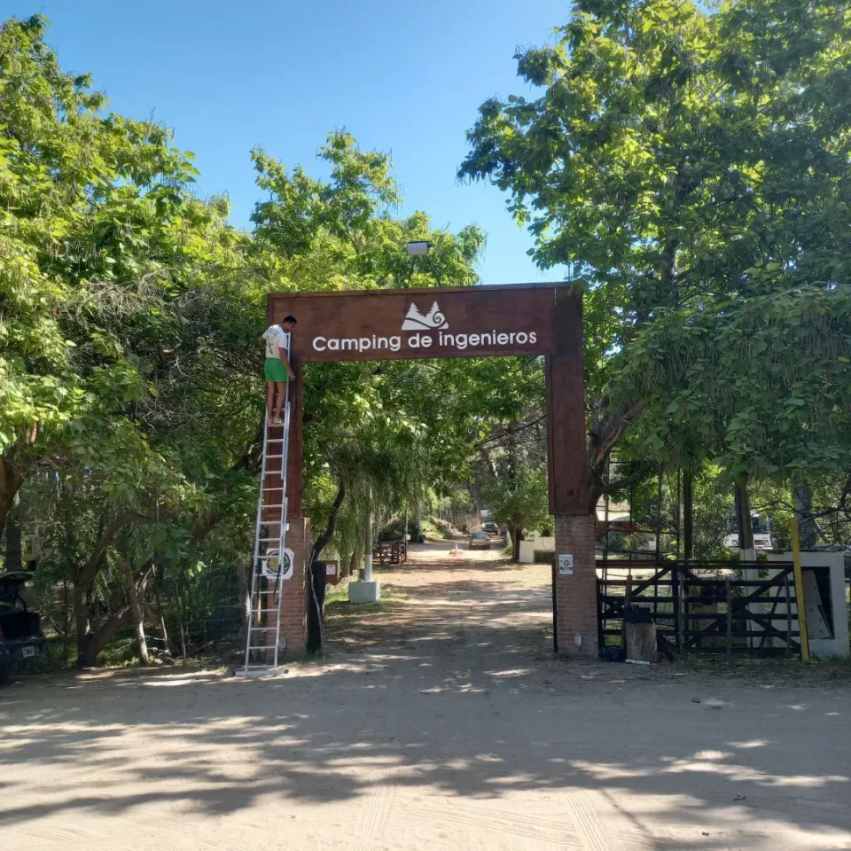 Camping de Ingenieros: corpóreas y placas — foto 4