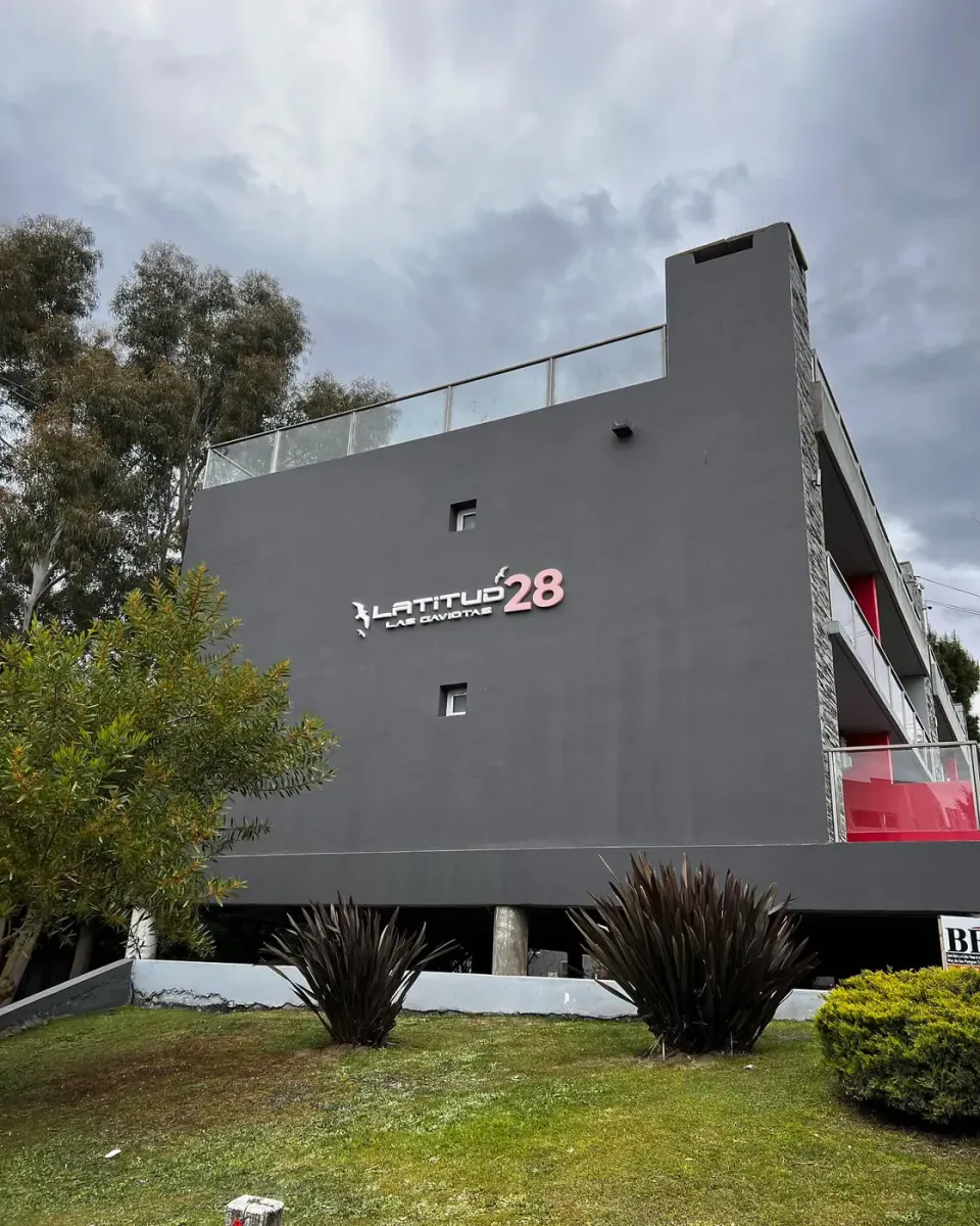Latitud 28: corpóreas en altura — foto 2